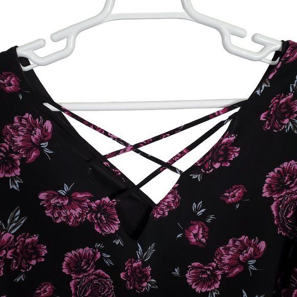 Torrid 4 Sz 4X Blouse Pullover Flowy Floral Long Sleeve Criss Cross Back Purple - Picture 10 of 10